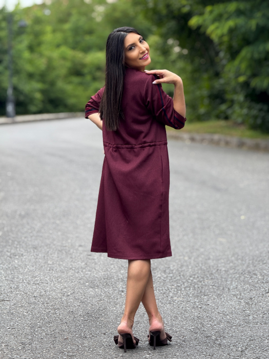 Rochie bordo casual cu detalii sport si snur in talie [4]