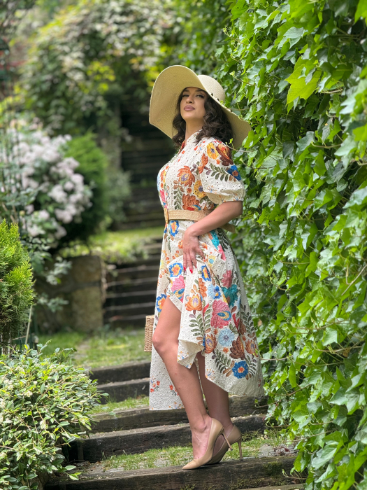 Rochie brodata cu imprimeu floricele si cordon in talie [2]