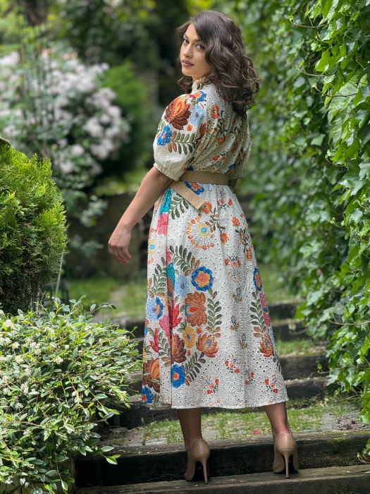 Rochie brodata cu imprimeu floricele si cordon in talie [5]
