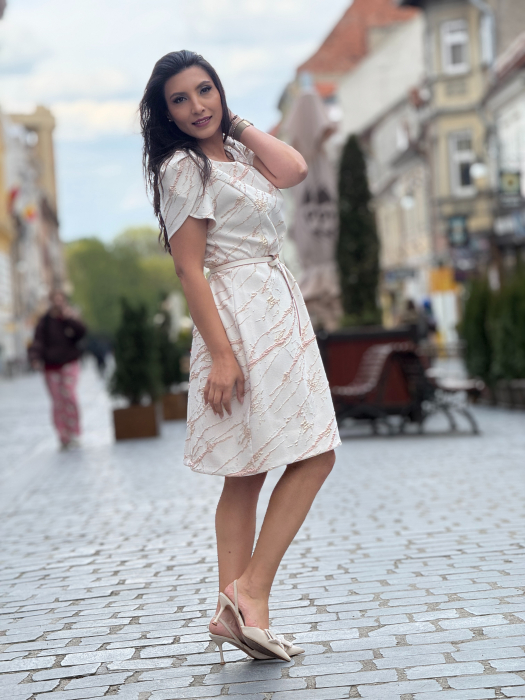 Rochie cambrata cu insertii aurii si curea in talie [3]