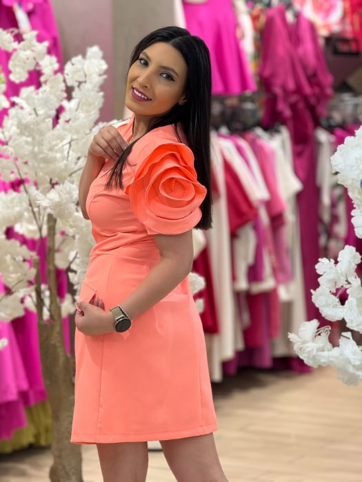 Rochie corai cu volanase la maneci [3]