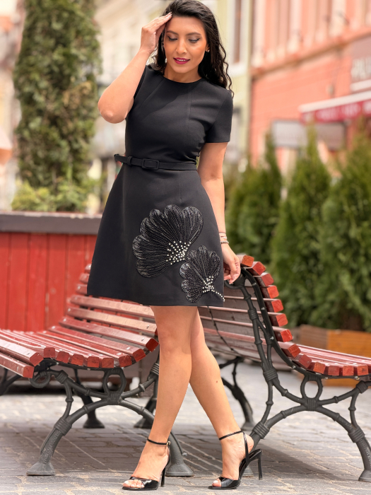 Rochie cu broderie florala in partea de jos [5]