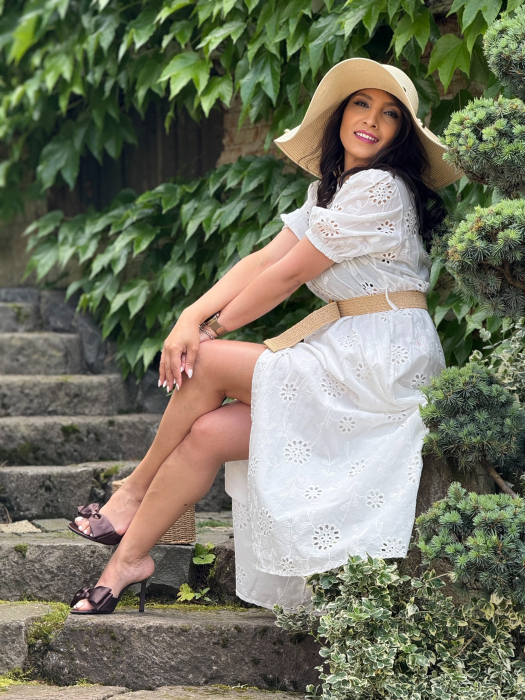 Rochie cu broderie florala si curea in talie [7]