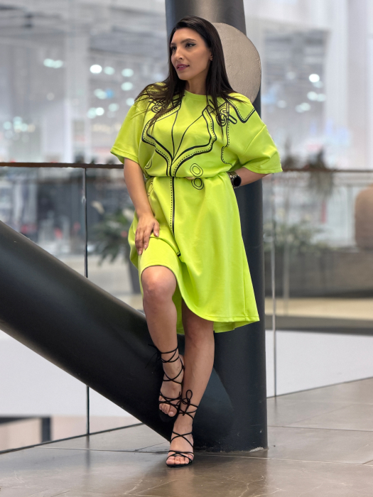 Rochie cu detaliu negru tip sacou [3]