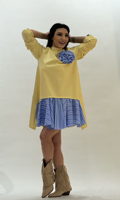 Rochie cu floare albastra [2]