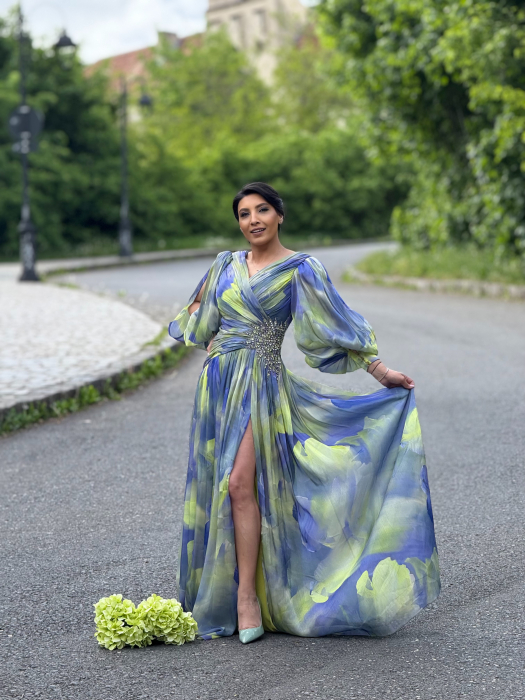 Rochie in degradee cu pietricele aplicate [2]