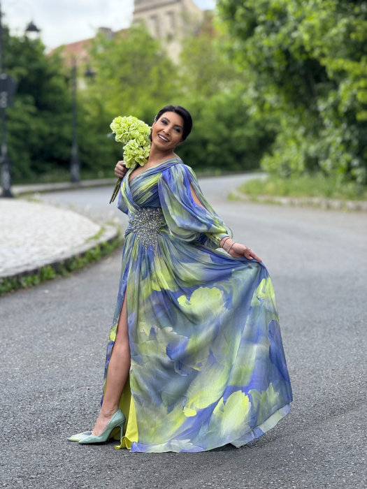 Rochie in degradee cu pietricele aplicate [3]