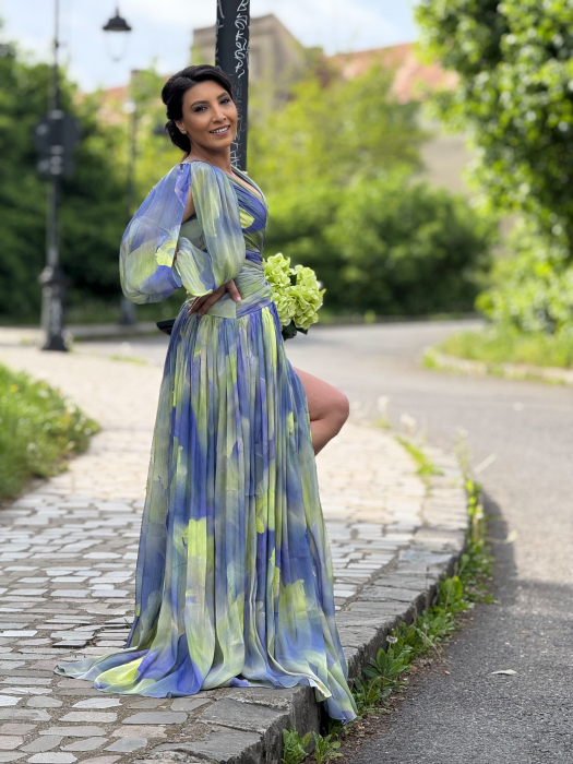 Rochie in degradee cu pietricele aplicate [9]