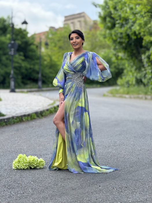 Rochie in degradee cu pietricele aplicate [4]
