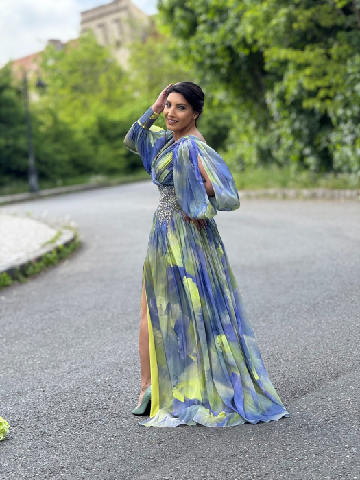 Rochie in degradee cu pietricele aplicate [5]