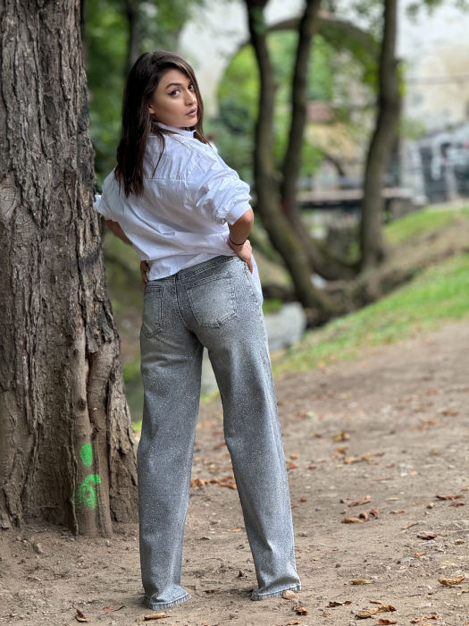 Jeans evazati cu pietricele aplicate [4]