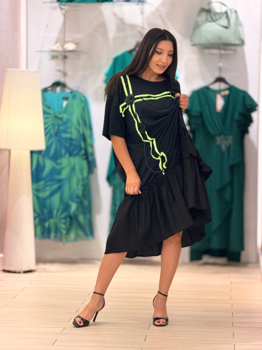 Rochie din bumbac cu flori verzi aplicate pe fond negru [2]
