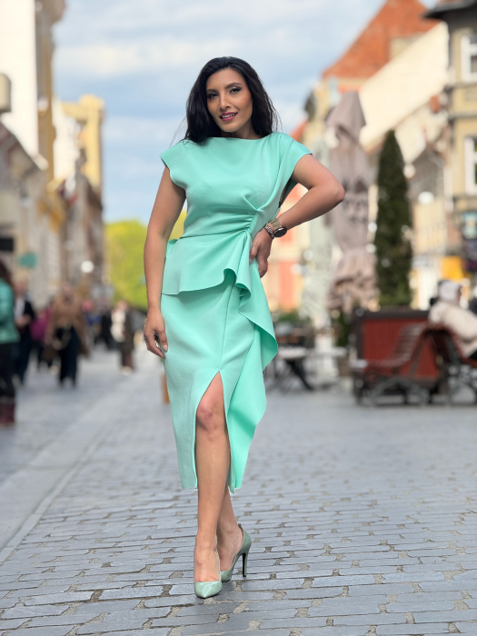 Rochie din neopren cu volanas pe picior [3]