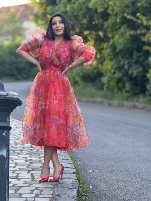 Rochie din tulle pe fond portocaliu [7]