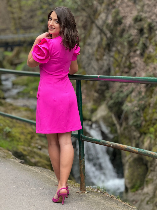Rochie fucsia cu volanase la maneci [5]
