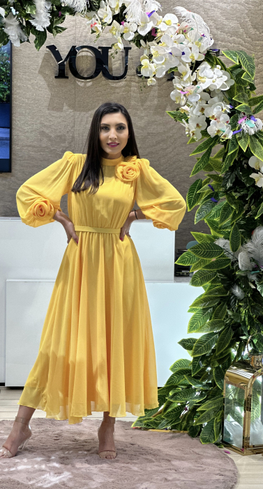 Rochie galbena cu floare in piept [2]