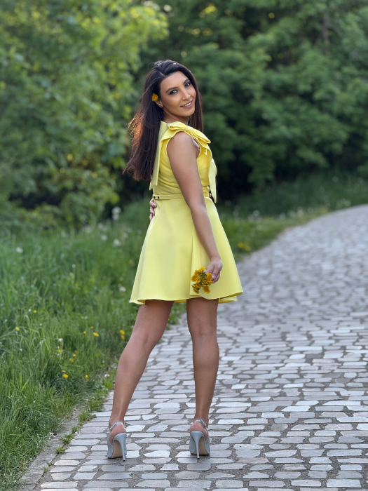 Rochie galbena cu fundita pe umar [2]