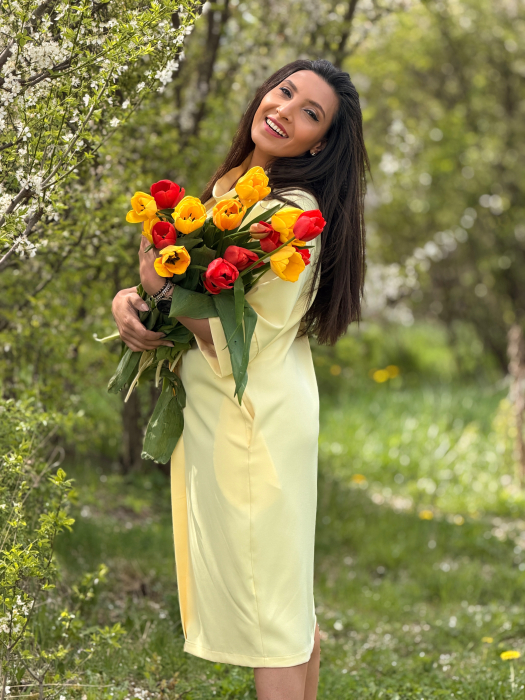 Rochie lejera cu nasturi aurii decorativi [3]