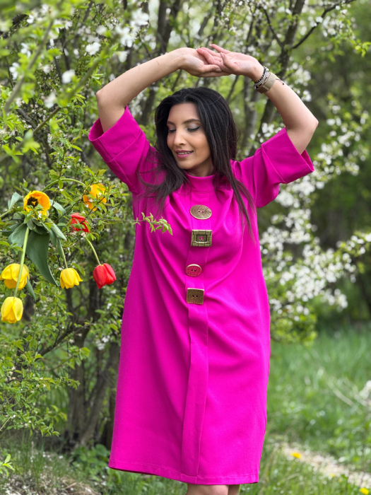 Rochie lejera cu nasturi aurii decorativi [6]