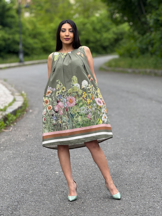 Rochie lejera fara maneci cu imprimeu floral [6]