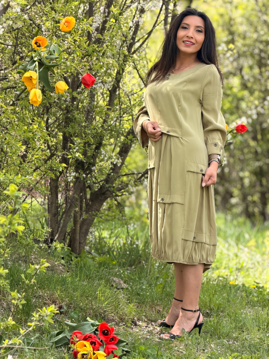 Rochie lejera si detalii decorative cu nasturi [3]