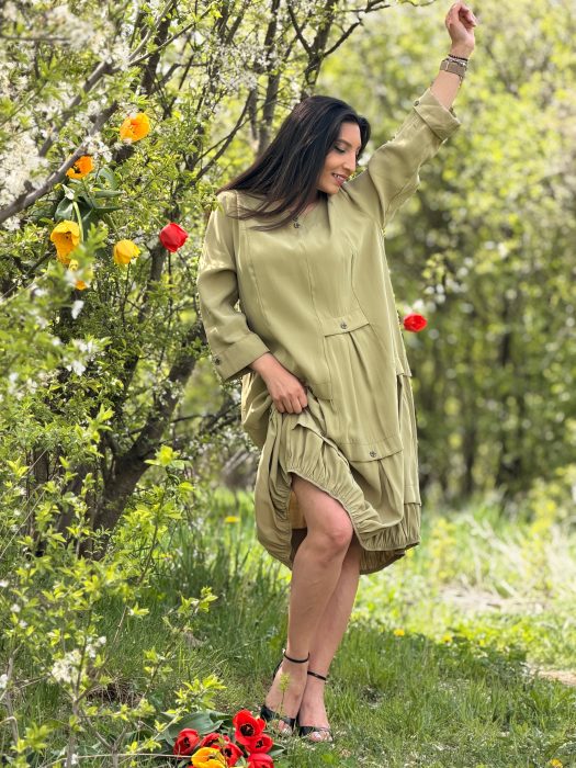 Rochie lejera si detalii decorative cu nasturi [7]