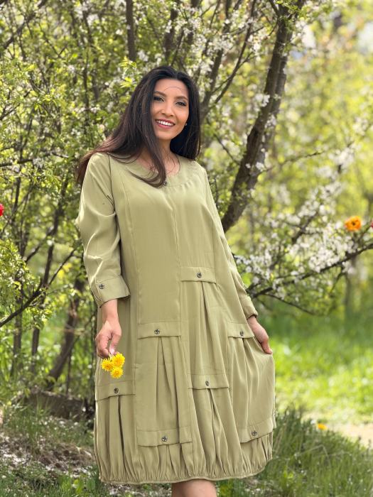 Rochie lejera si detalii decorative cu nasturi [5]