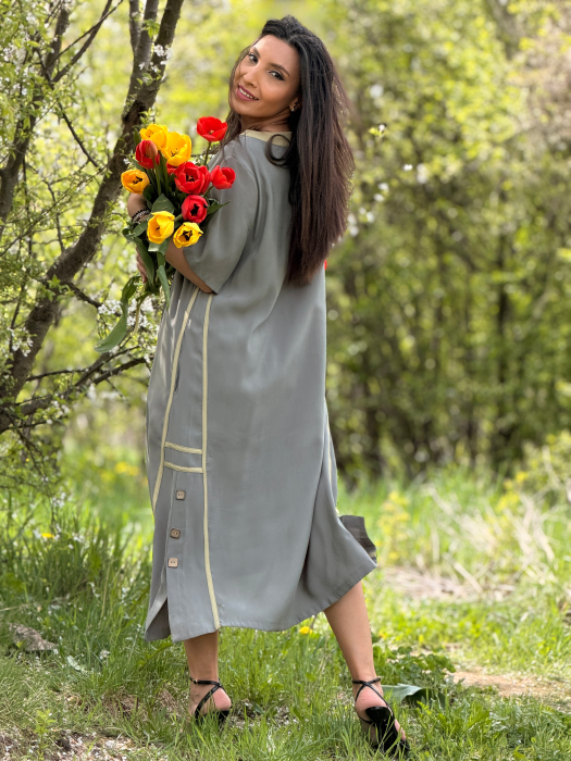 Rochie lejera si detalii decorative cu nasturi [5]