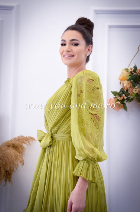 Rochie lunga cu maneca brodata [5]