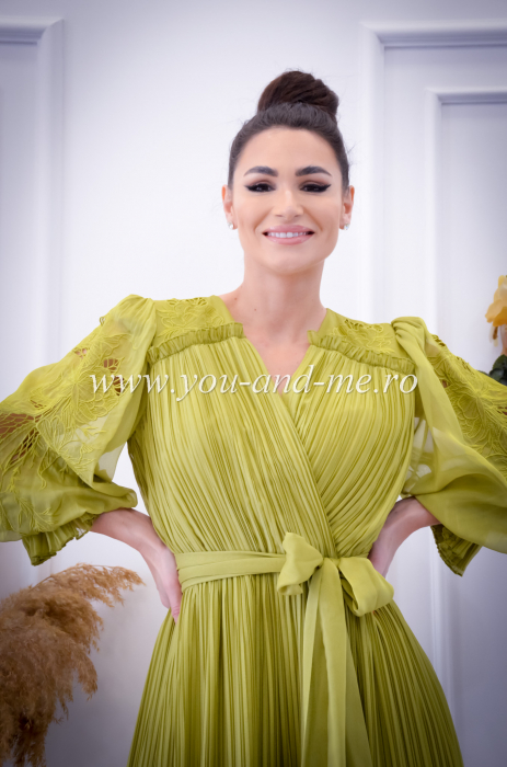Rochie lunga cu maneca brodata [4]
