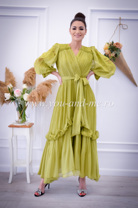 Rochie lunga cu maneca brodata [3]