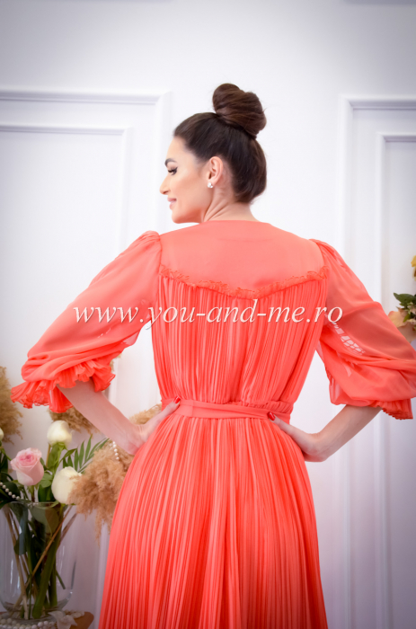 Rochie lunga cu maneca brodata [5]