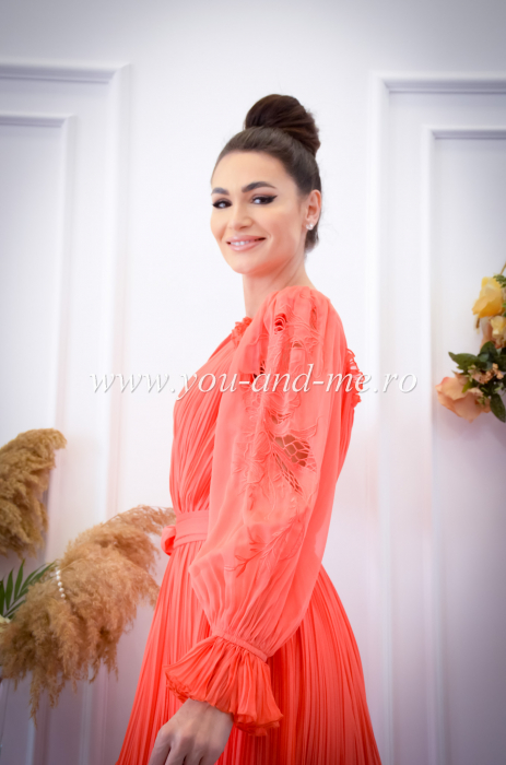 Rochie lunga cu maneca brodata [7]