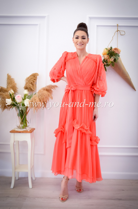 Rochie lunga cu maneca brodata [2]