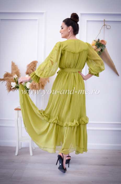 Rochie lunga cu maneca brodata [6]
