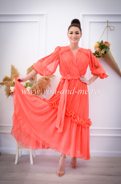 Rochie lunga cu maneca brodata [3]