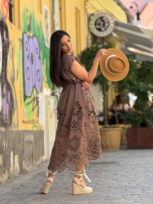 Rochie maro cu broderie decupata si cordon decorativ [5]