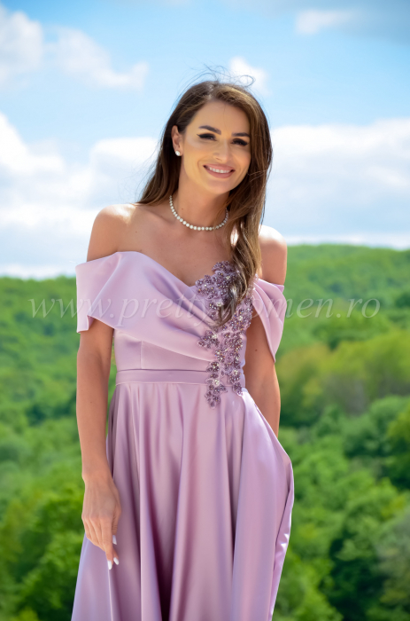 Rochie midi din tafta cu broderie cu pietricele la pieept [3]