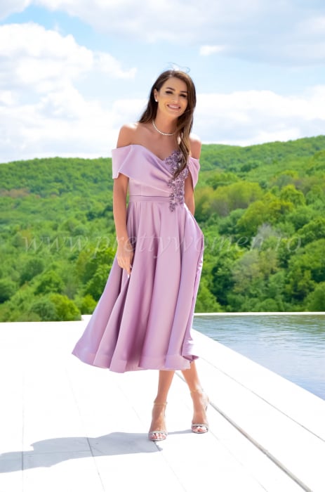 Rochie midi din tafta cu broderie cu pietricele la pieept [2]