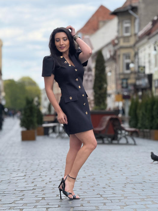 Rochie neagra cu nasturi aurii decorativi [2]
