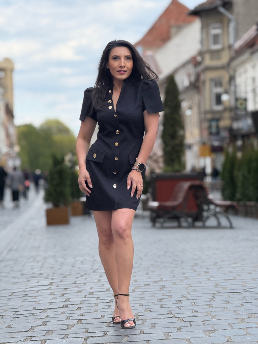 Rochie neagra cu nasturi aurii decorativi [3]