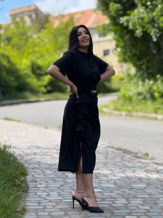 Rochie neagra cu volanas pe picior si detaliu in talie [4]