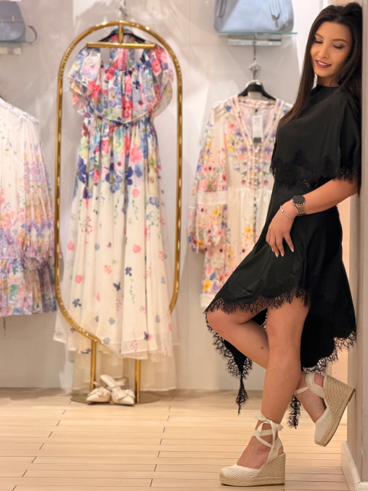 Rochie neagra satinata cu decupaje si insertii din dantela [2]