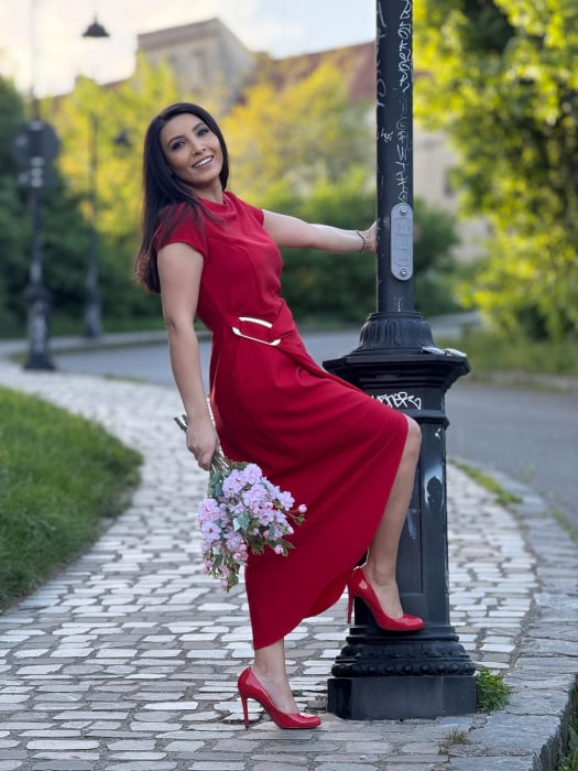 Rochie rosie cu detaliu auriu in talie [4]
