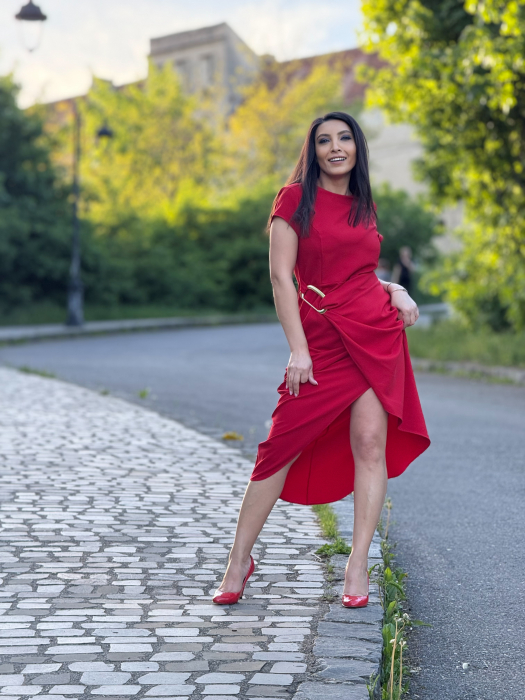 Rochie rosie cu detaliu auriu in talie [8]