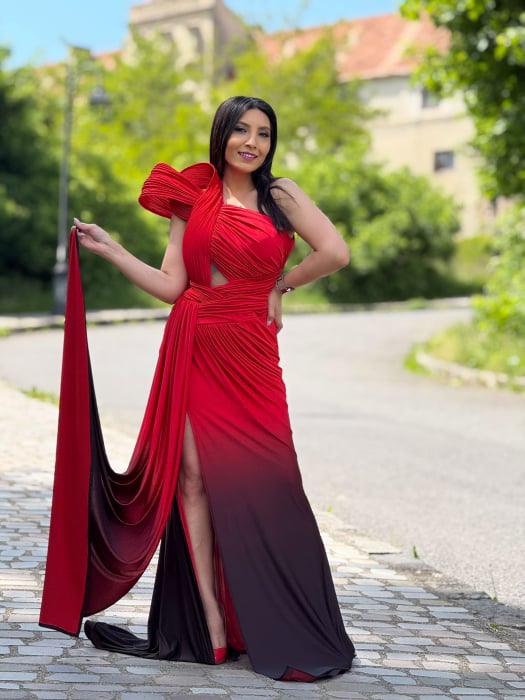 Rochie rosie cu detaliu pe umar [4]