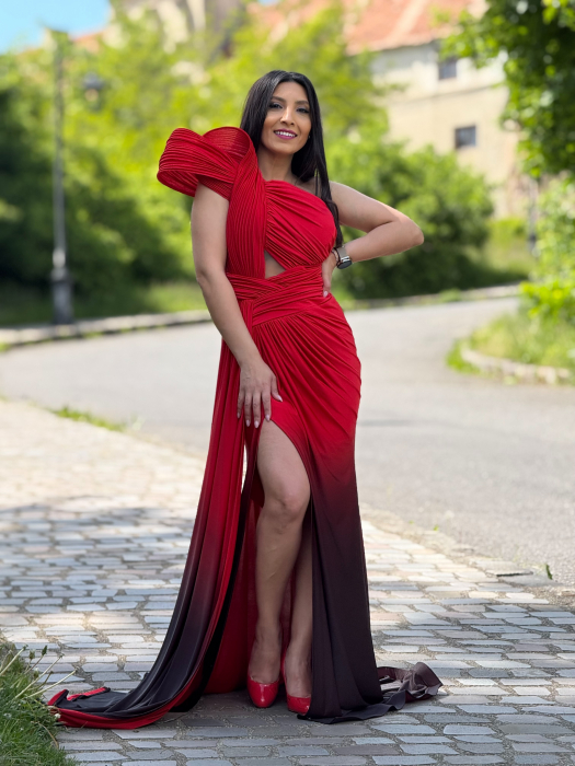 Rochie rosie cu detaliu pe umar [2]