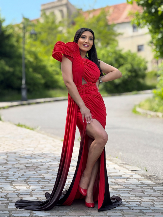 Rochie rosie cu detaliu pe umar [7]