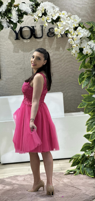 Rochie roz cu dantela si pietricele aplicate [3]