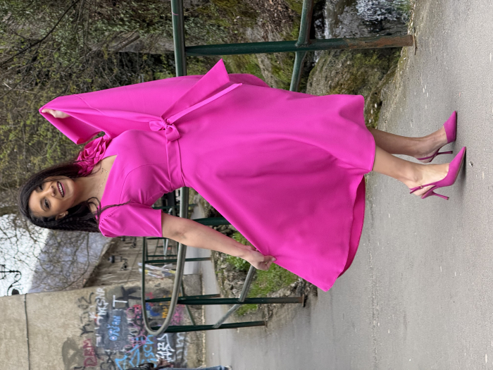 Rochie roz cu floare in piept [10]